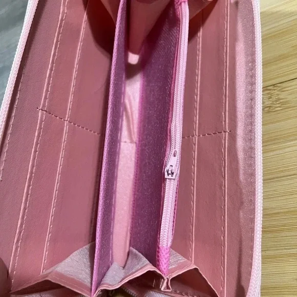 Hello kitty milkshake wallet - Picture 2 of 2